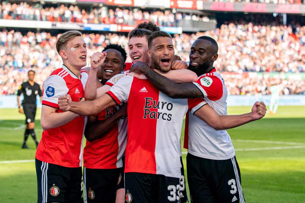 Het gat tussen Ajax en PSV is vier punten met nog twee duels te gaan. In speelronde 33 kan de beslissing vallen. Wij blikken vooruit.